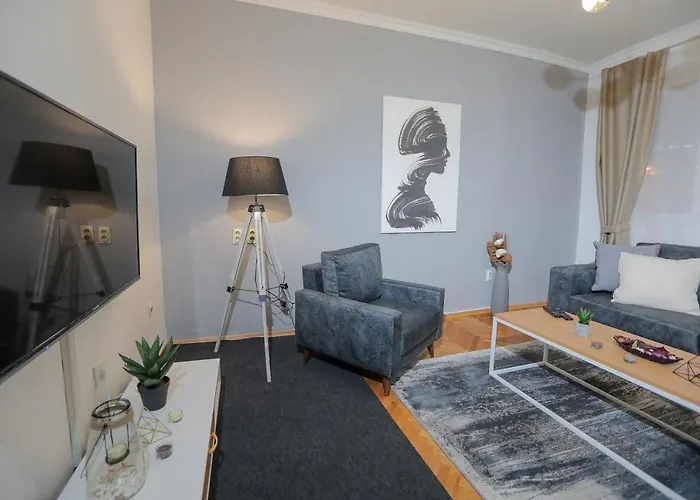 Mickitos At Macedonia Square *